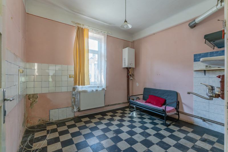 Apartament in casa, curte comuna  - Centrul Brasovului