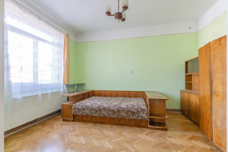 Apartament in casa, curte comuna  - Centrul Brasovului