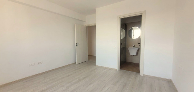 Apartament cu 3 camere, partial mobilat in cartierul Tractorul