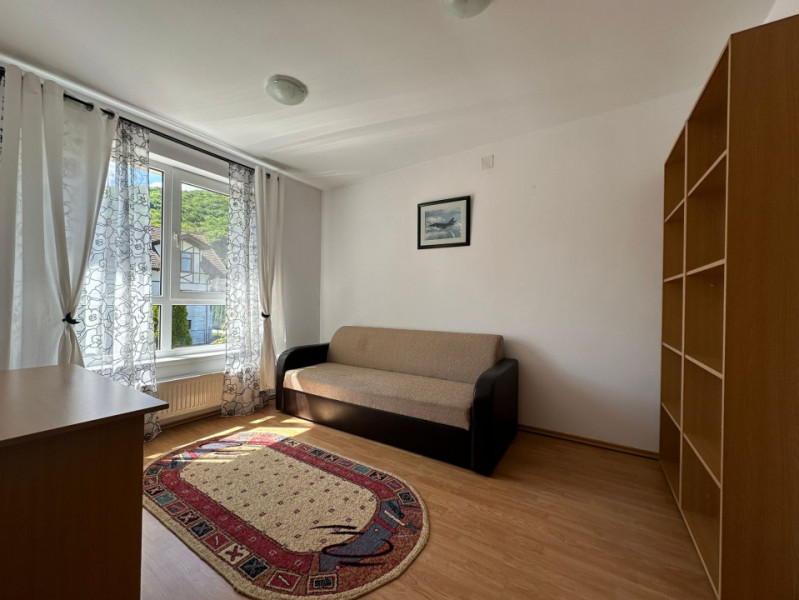 Apartament cu 4 camere la casa in cartierul Noua