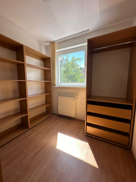 Apartament cu 4 camere la casa in cartierul Noua