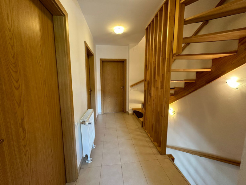 Apartament cu 4 camere la casa in cartierul Noua