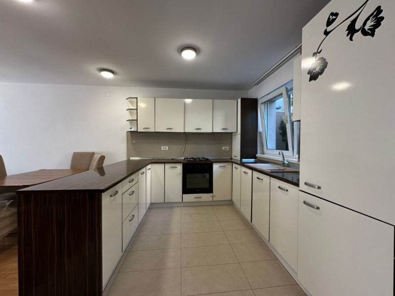 Apartament cu 4 camere la casa in cartierul Noua