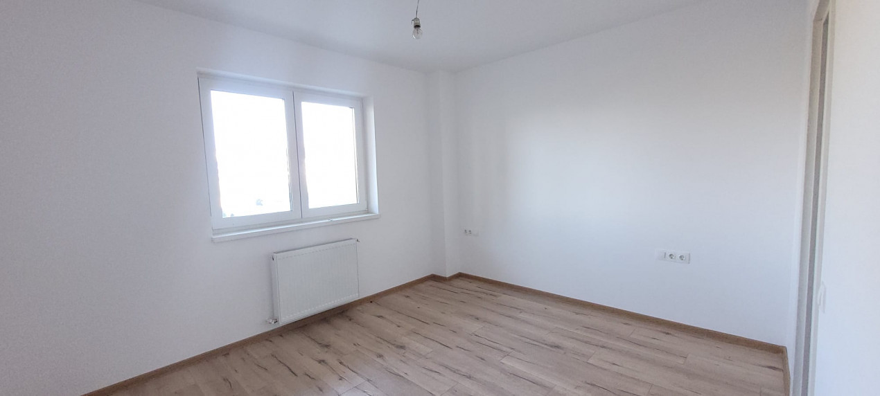 Apartament cu 3 camere, spatios, partial mobilat in cartierul Tractorul