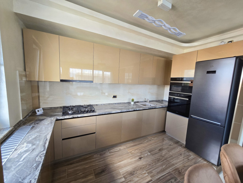 Apartament Nou 4 Camere, Parcare Privată, lângă Coresi