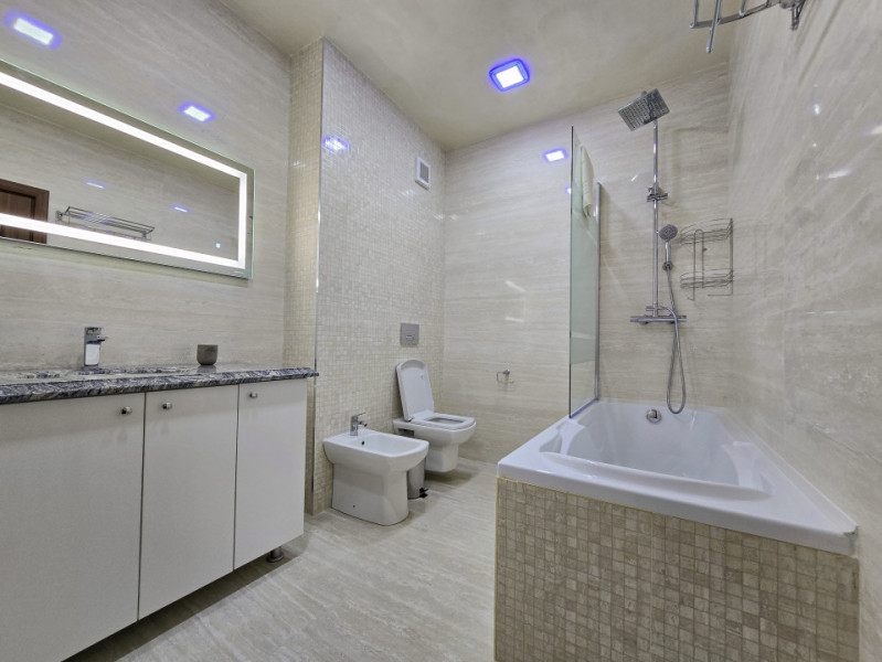 Apartament Nou 4 Camere, Parcare Privată, lângă Coresi