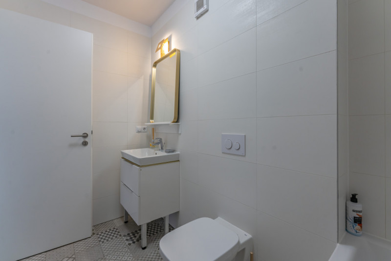 Apartament de lux cu 2 camere si 2 balcoane in Coresi, Avangarden