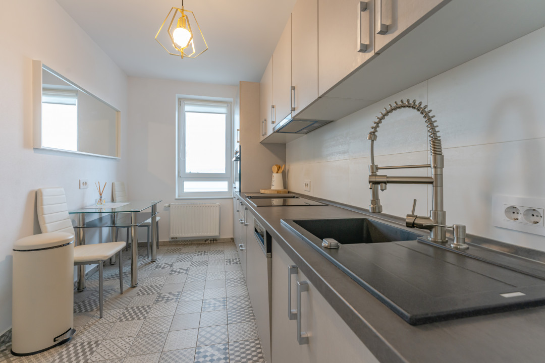 Apartament de lux cu 2 camere si 2 balcoane in Coresi, Avangarden