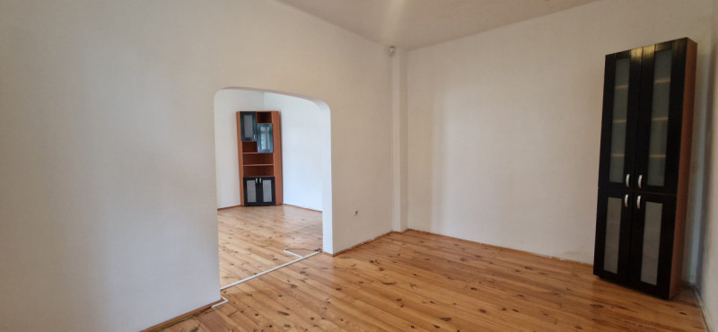 Apartament 2 camere  in casa, cu curte - Spatiu birouri Centrul Civic