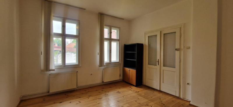 Apartament 2 camere  in casa, cu curte - Spatiu birouri Centrul Civic