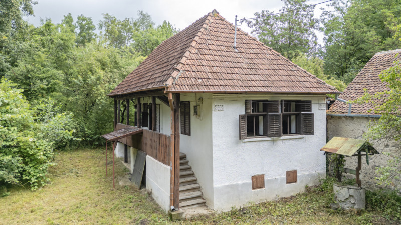 REZERVAT! Casa rustica in Comana de Sus, jud. Brasov!