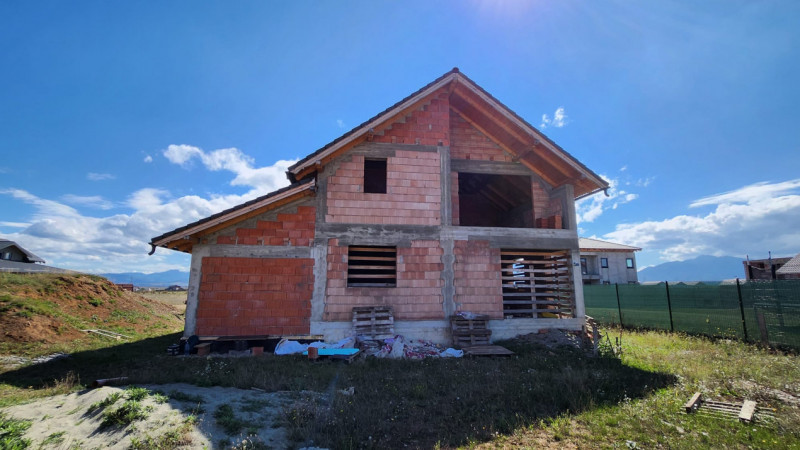 Casa la rosu in Sanpetru - zona Livada 