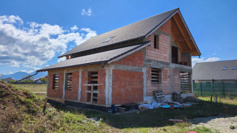 Casa la rosu in Sanpetru - zona Livada 