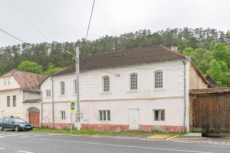 Casa Istorica - Vanzare, 9 Camere, Teren Generos, Restaurare in Sat Transilvania