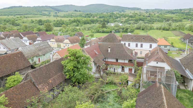 Casa Istorica - Vanzare, 9 Camere, Teren Generos, Restaurare in Sat Transilvania