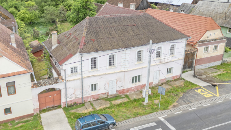 Casa Istorica - Vanzare, 9 Camere, Teren Generos, Restaurare in Sat Transilvania