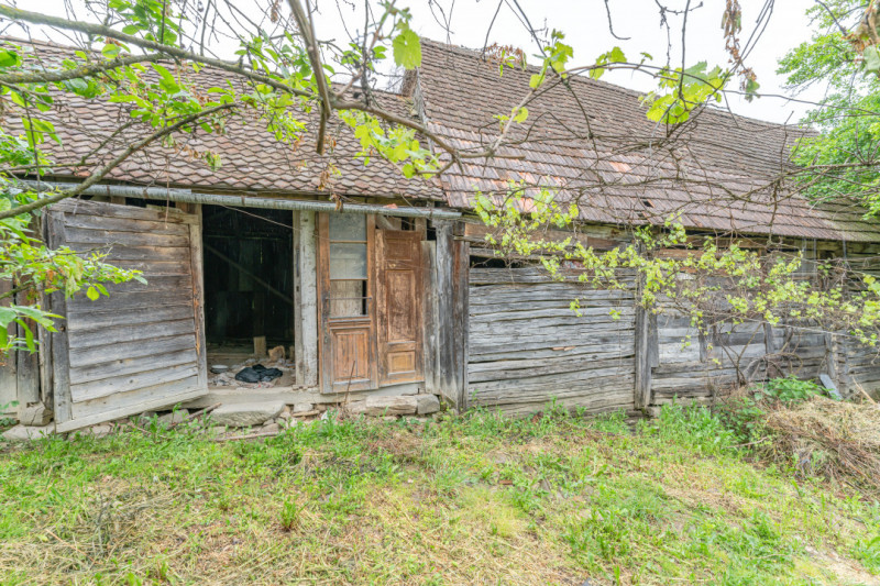 Casa Istorica - Vanzare, 9 Camere, Teren Generos, Restaurare in Sat Transilvania