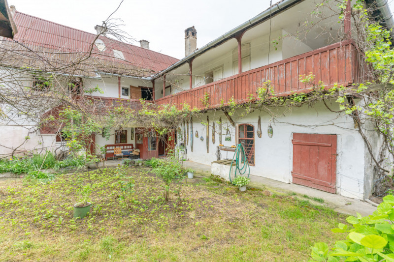 Casa Istorica - Vanzare, 9 Camere, Teren Generos, Restaurare in Sat Transilvania