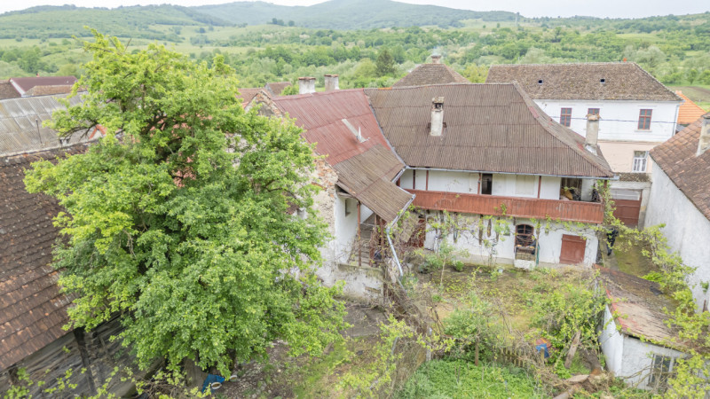 Casa Istorica - Vanzare, 9 Camere, Teren Generos, Restaurare in Sat Transilvania