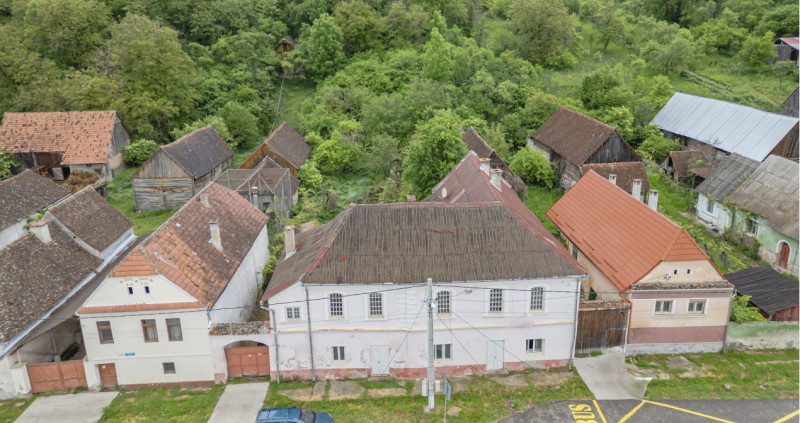 Casa Istorica - Vanzare, 9 Camere, Teren Generos, Restaurare in Sat Transilvania