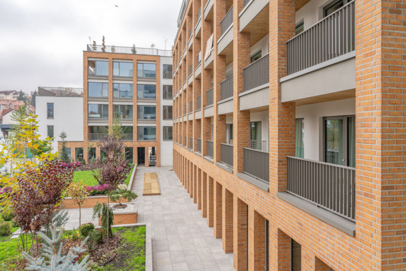 Apartament cu 4 camere in centrul Brasovului – Confort și Eleganță