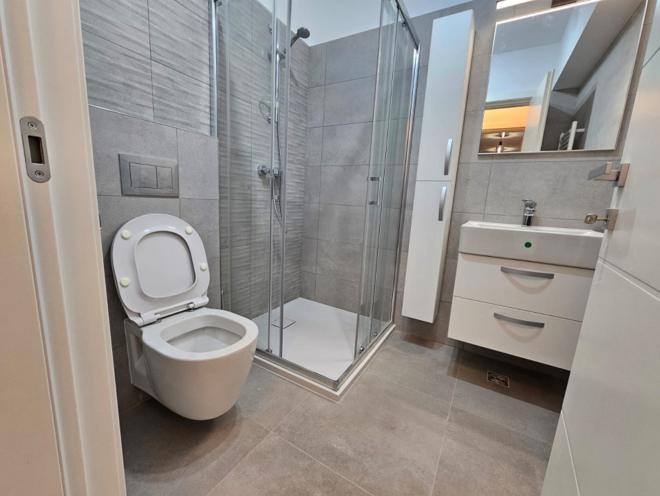 Apartament 3 camere, cartier TRACTORUL