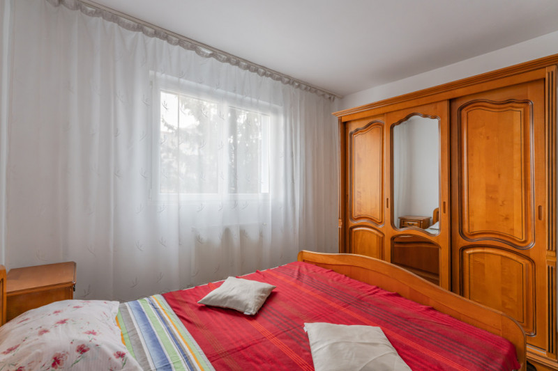 Apartament primitor si cu mult potential