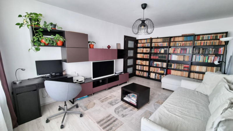 Apartament FULL utilat, 2 băi, parcare, aproape de LIDL și Street Mall La Strada