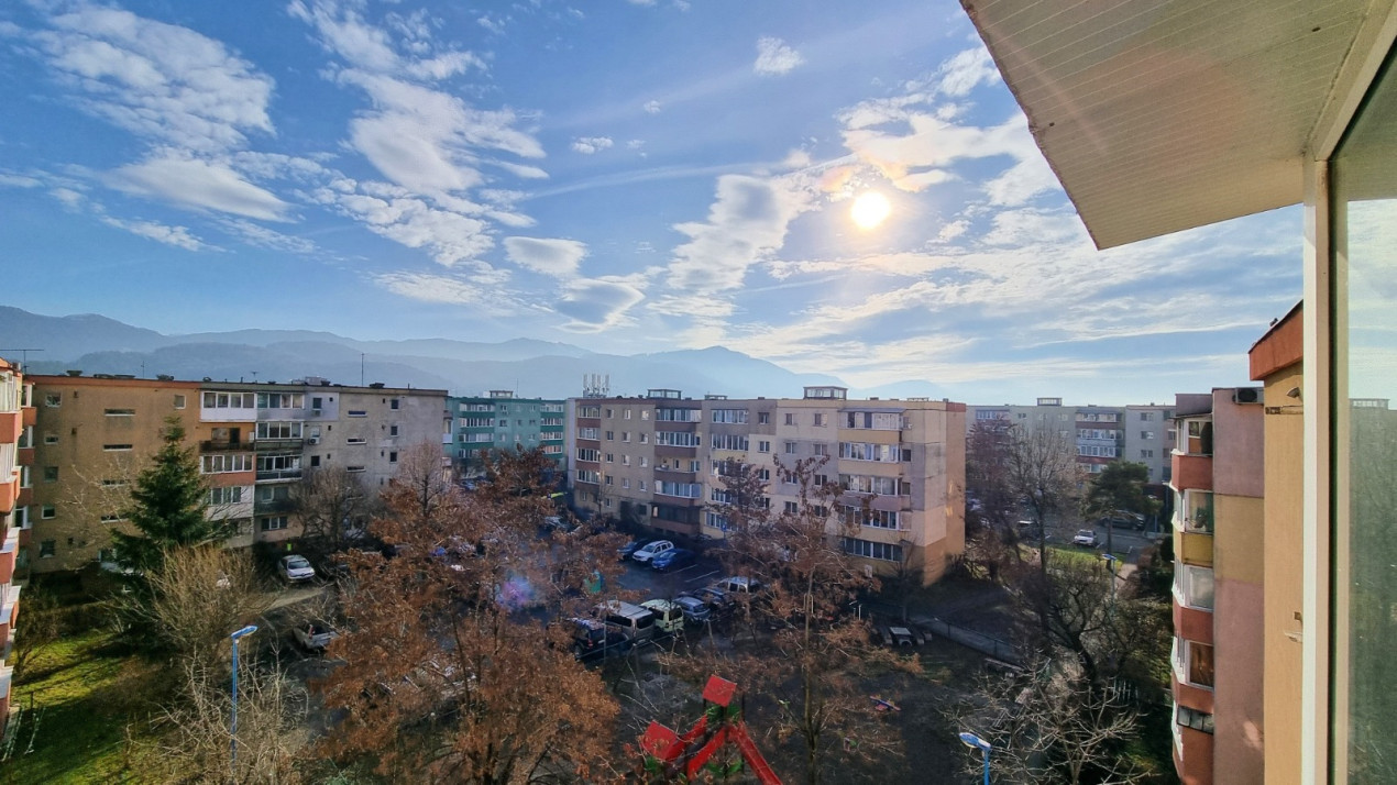 Apartament FULL utilat, 2 băi, parcare, aproape de LIDL și Street Mall La Strada