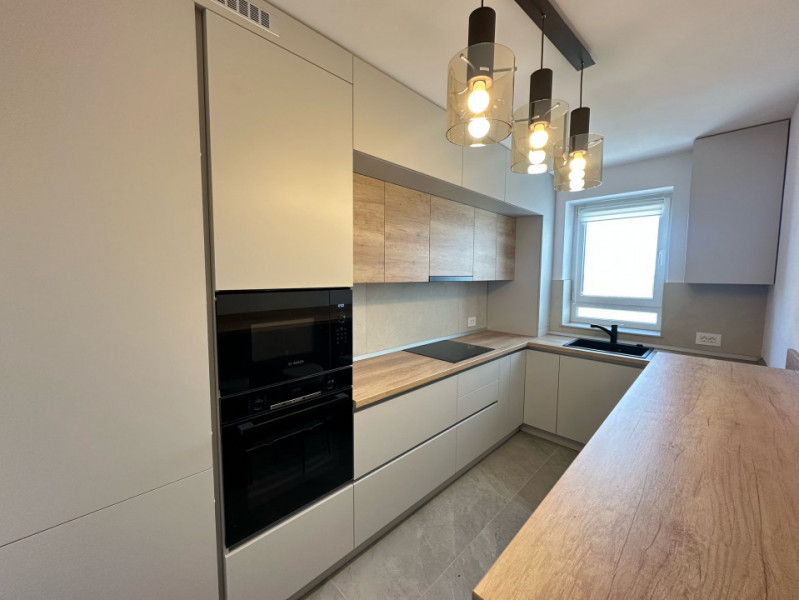 Apartament Modern de Închiriat în Coresi – Confort și Eleganță