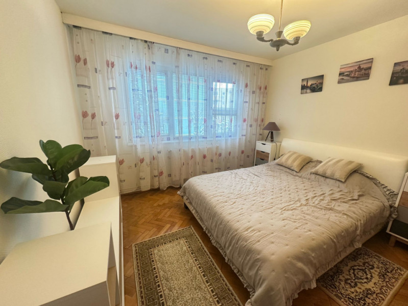 Apartament cu 3 camere, spatios, in Centrul Civic