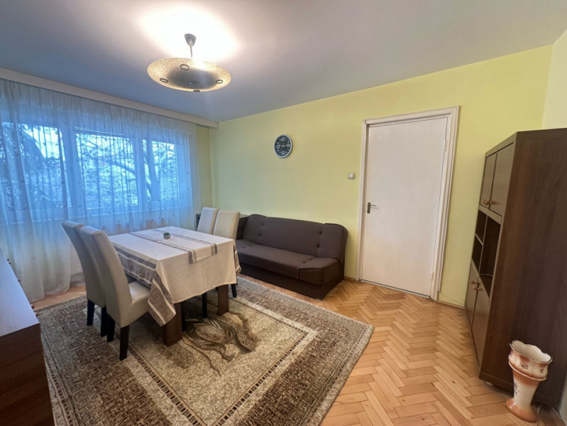 Apartament cu 3 camere, spatios, in Centrul Civic